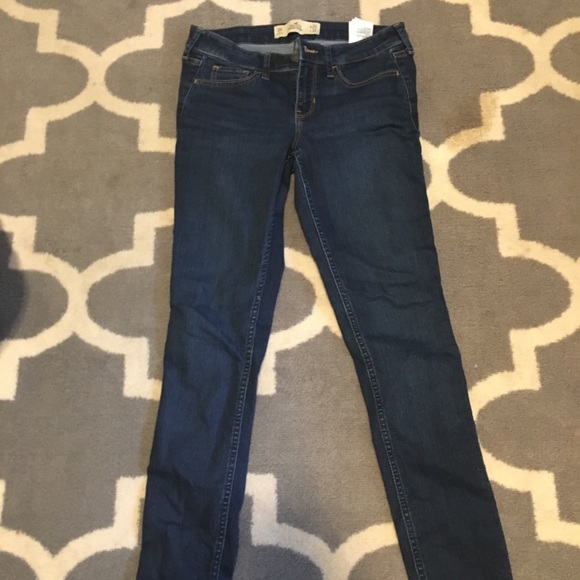 HOLLISTER BACK TO SCHOOL BUNDLE - Picture 7 of 8